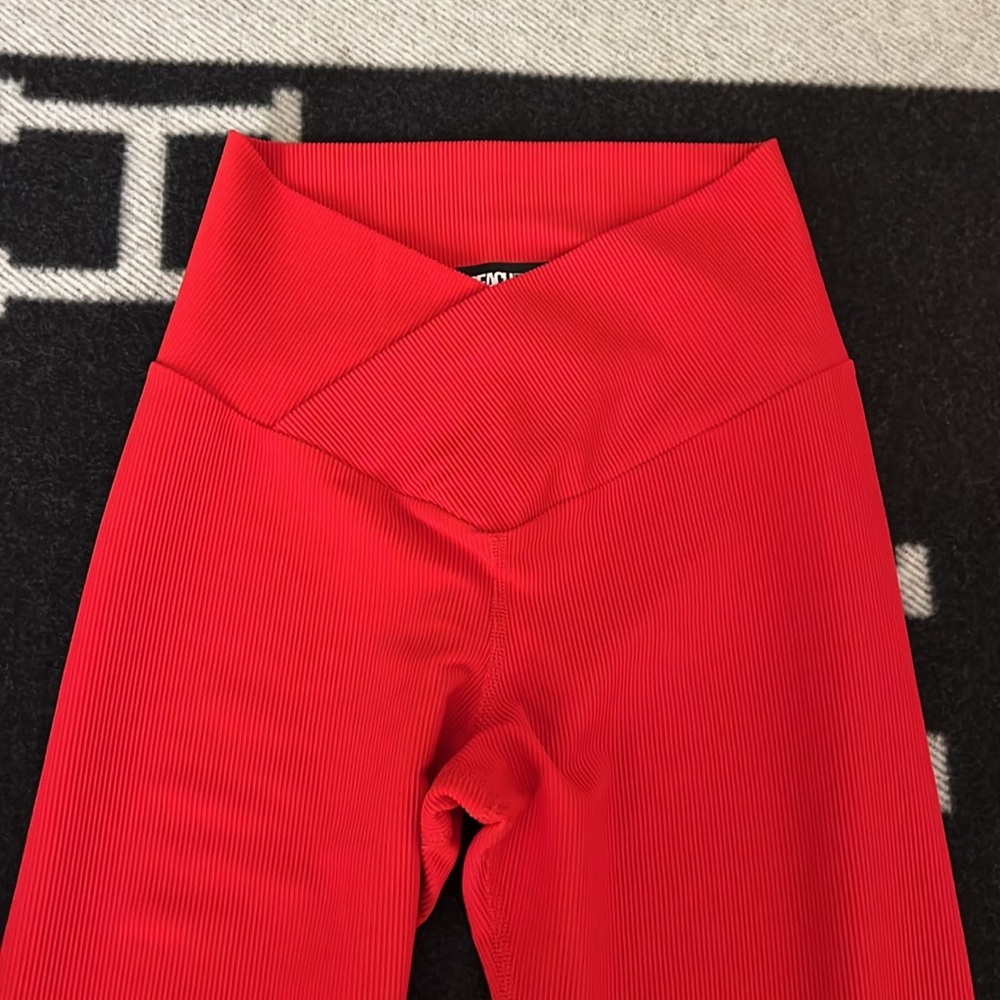 Beach Riot Cara Rib Leggings in Red - Picture 3 of 5
